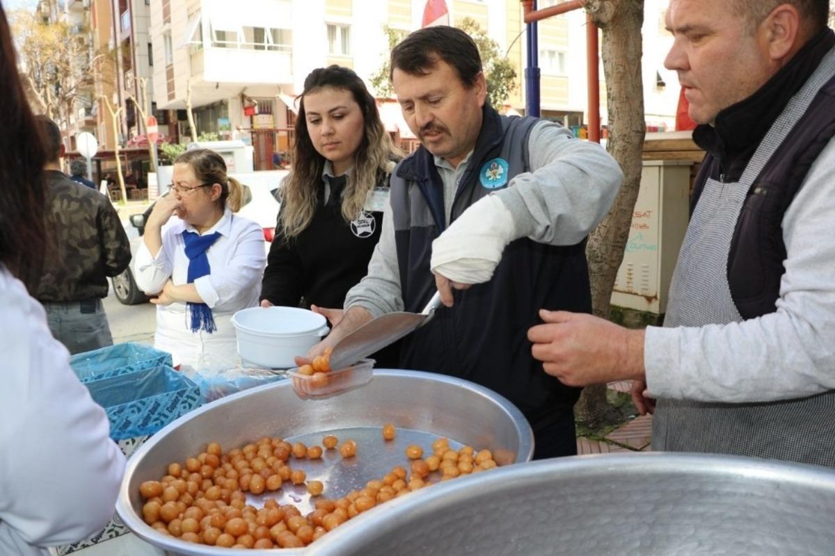 Manisa B&uuml;y&uuml;kşehir personelinden şehitler i&ccedil;in lokma hayrı