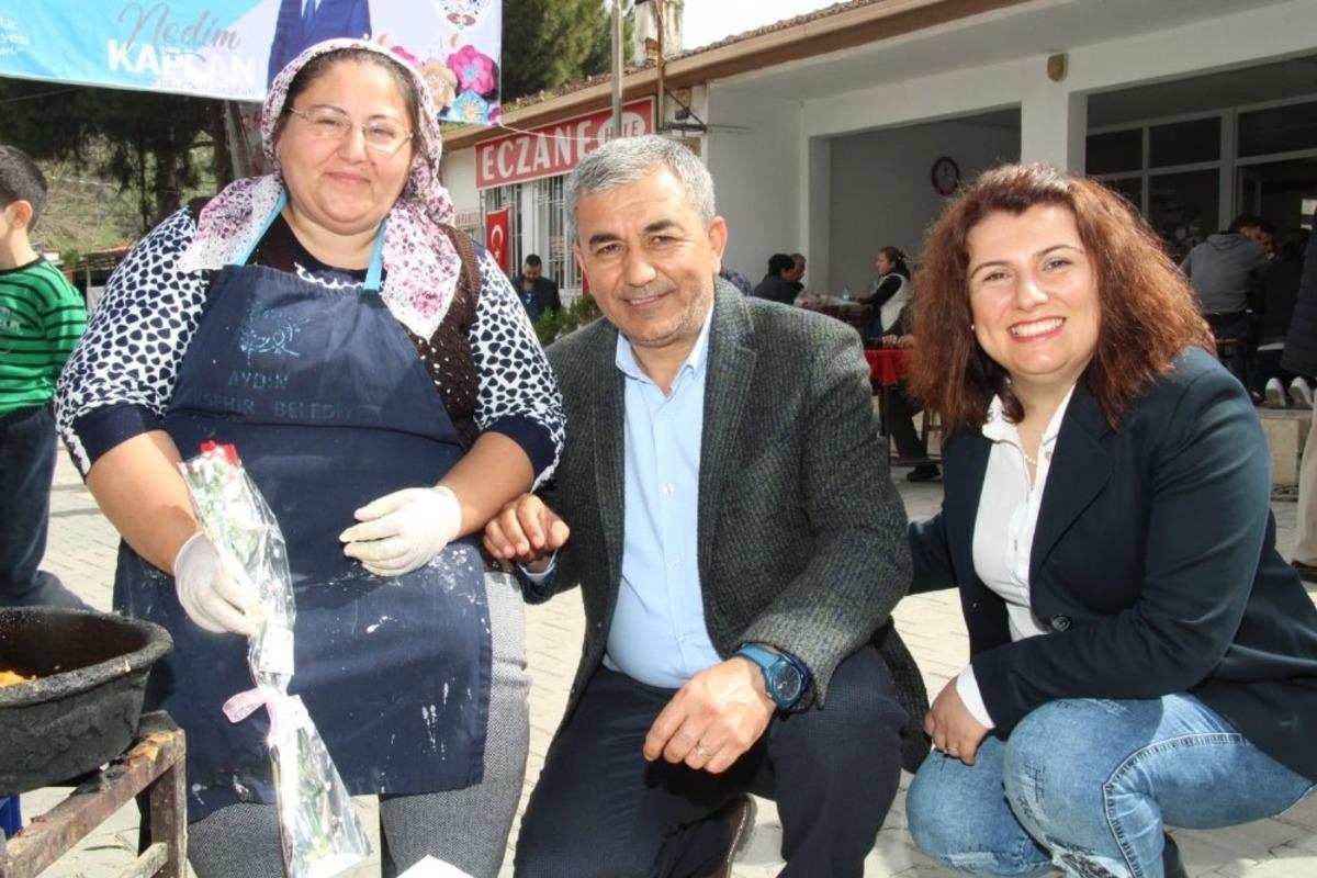 Başkan Kaplan &Ccedil;akırbeyli pazarında Kadınlar G&uuml;n&uuml;&rsquo;n&uuml; kutladı