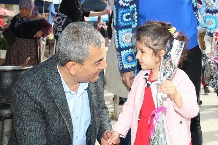 Başkan Kaplan Çakırbeyli pazarında Kadınlar Günü’nü kutladı G4