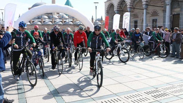 Glokoma dikkat çekmek için pedal çevirdiler