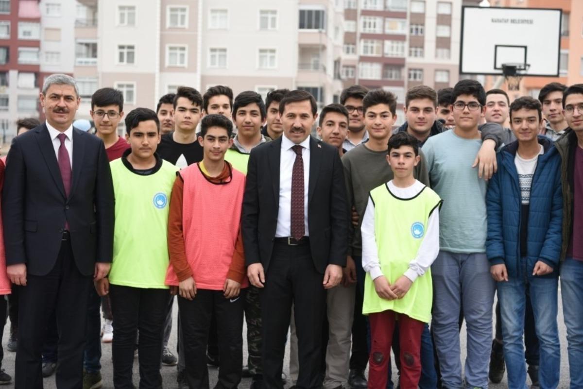 Başkan Kılca&rsquo;dan okullara halı saha m&uuml;jdesi