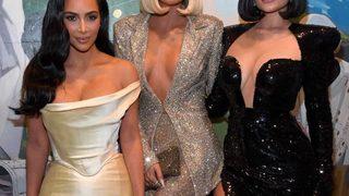 Khloe Kardashian: Kylie Jenner bebeğini emzirmemeyi seçti