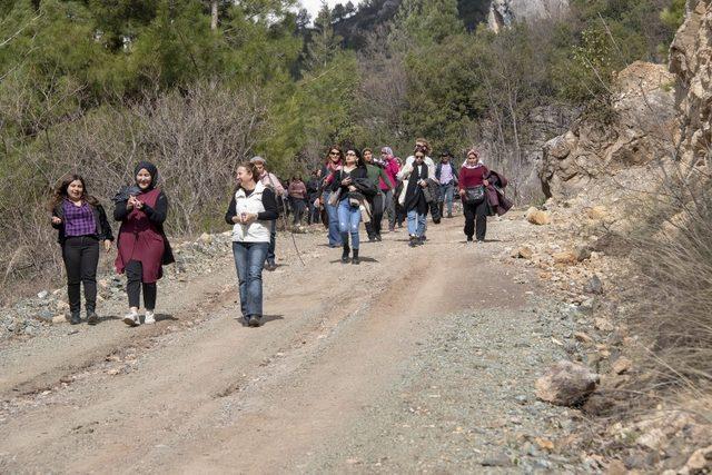 Mersin’de kadınlar doğa yürüyüşünde buluştu