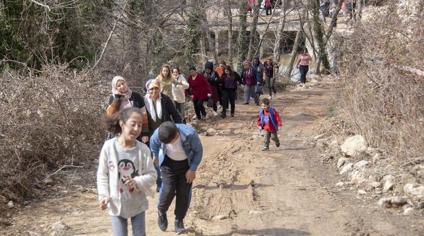 Mersin&rsquo;de kadınlar doğa y&uuml;r&uuml;y&uuml;ş&uuml;nde buluştu