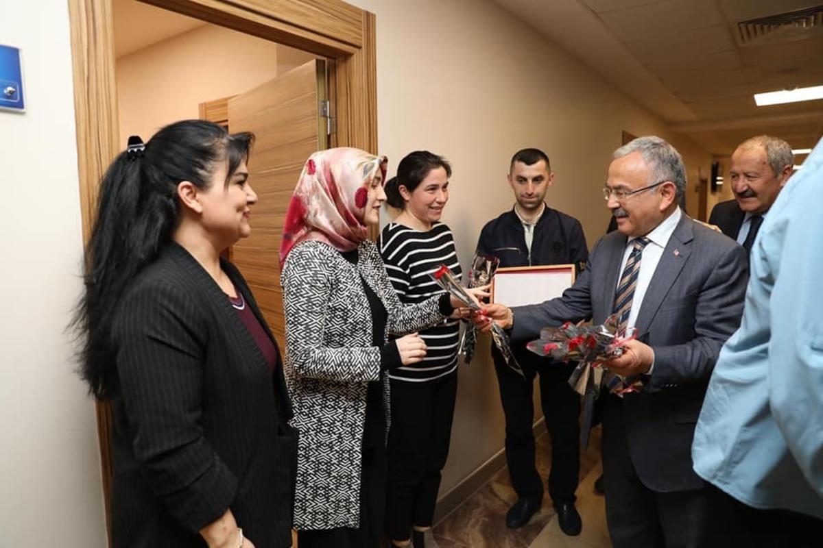 Başkan G&uuml;ler D&uuml;nya Kadınlar G&uuml;n&uuml;&rsquo;nde kadın personelleri unutmadı