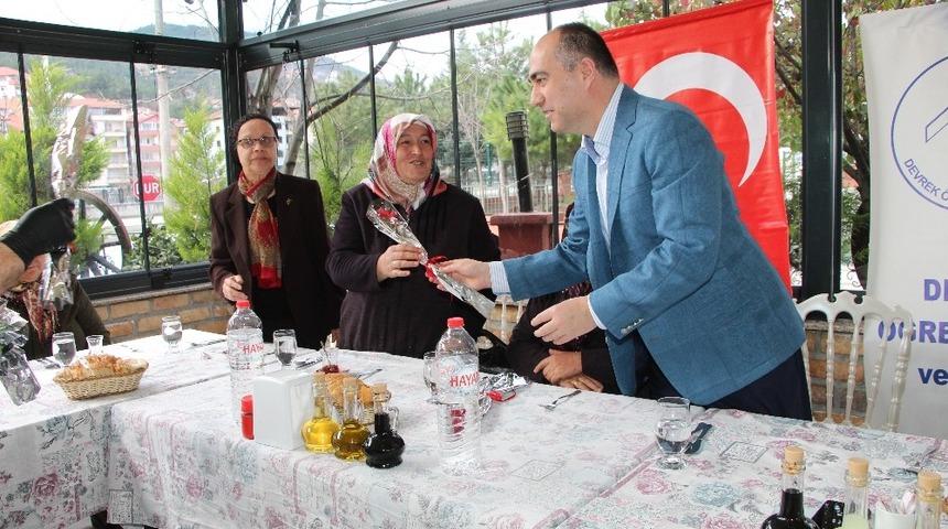 Devrek’te 8 Mart’ta şehit anneleri unutulmadı