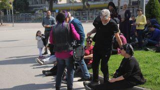 Adana'da kadınlar erkekleri 8 Mart mitinginden kovdu