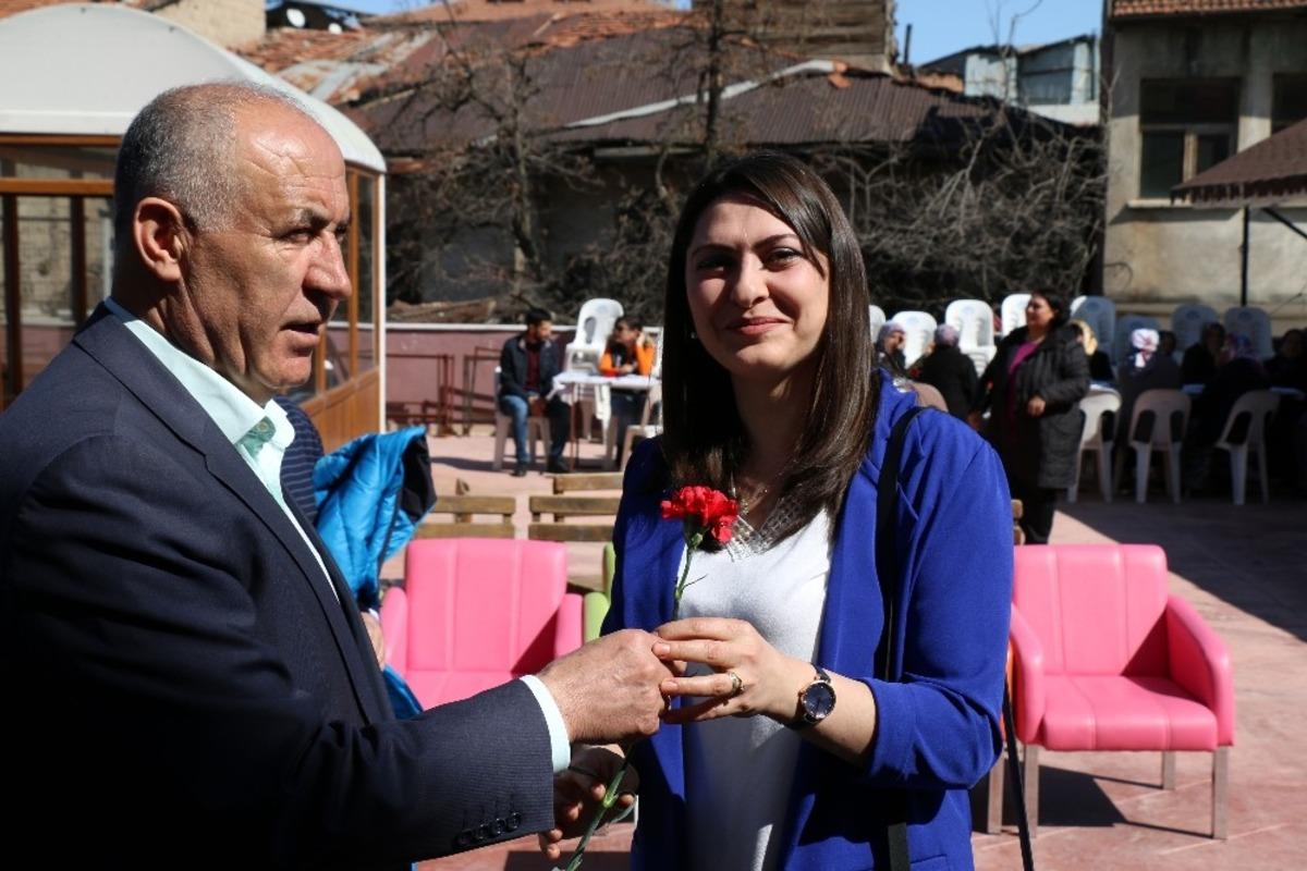 Hekimhan Belediyesi Kadınlar G&uuml;n&uuml;&rsquo;n&uuml; kutladı