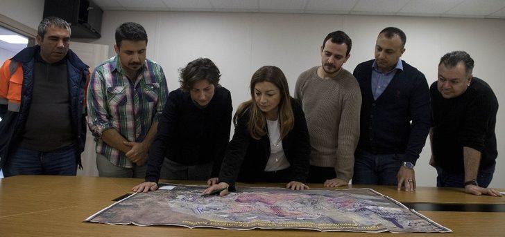 İzmir Büyükşehir Belediyesinde yöneticilerin yarısı kadın G4