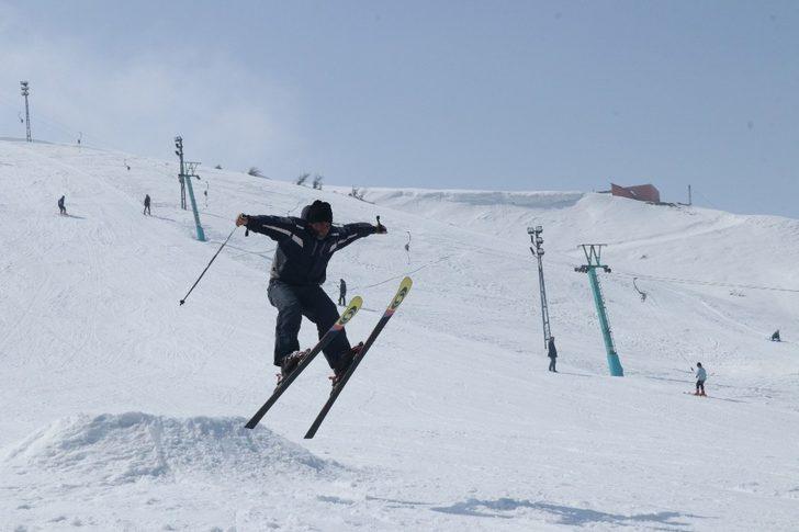 Bitlis’te hafta sonu vatandaşlar kayak merkezlerine akın etti G5
