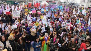 Kadınlar, Dünya Kadınlar Günü için Kadıköy'de toplandı