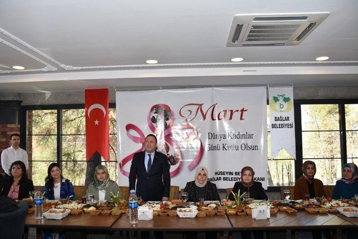 Başkan Beyoğlu belediyenin kadın çalışanlarıyla bir araya geldi G3