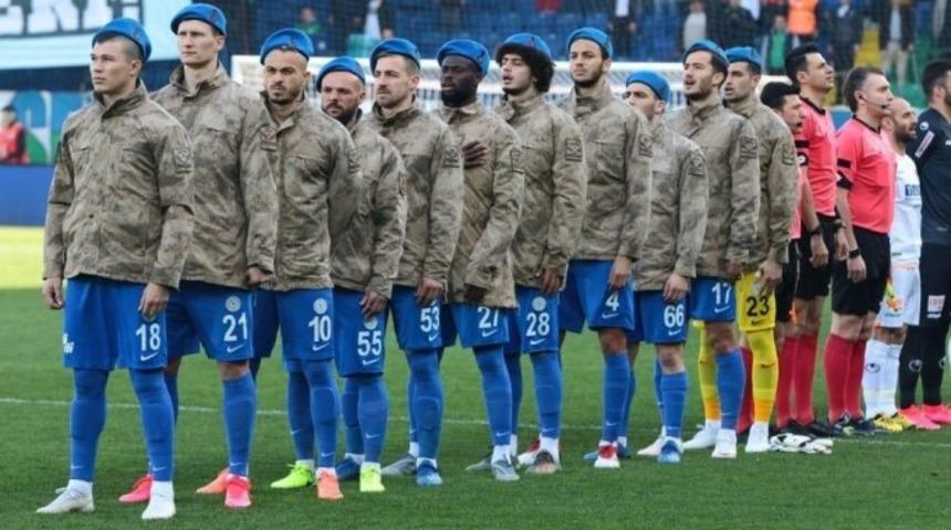 Çaykur Rizespor, asker kamuflajıyla maça çıktı