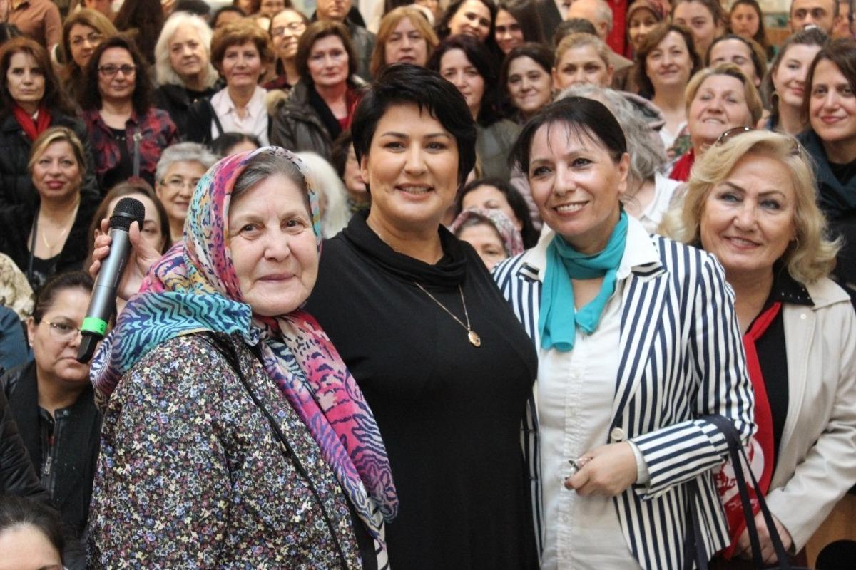 Eskişehir&rsquo;de İclal Aydın&rsquo;a yoğun ilgi