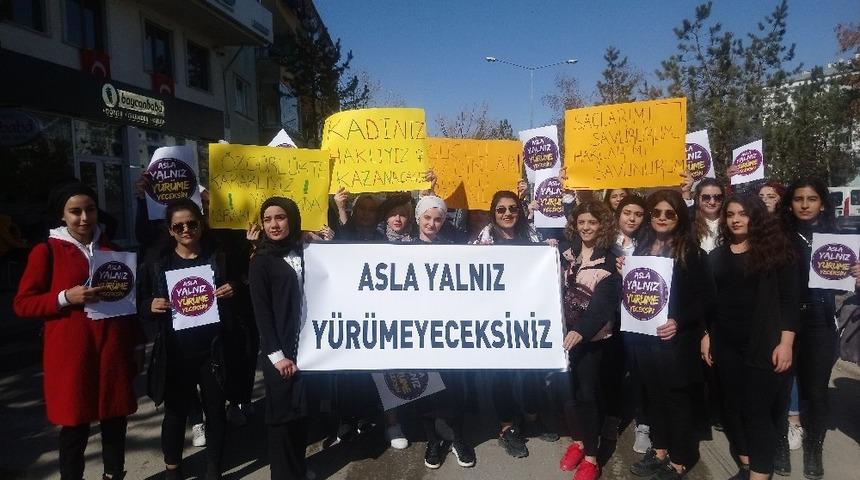 Bayburt&rsquo;ta &ldquo;Asla Yalnız Y&uuml;r&uuml;meyeceksin&rdquo; y&uuml;r&uuml;y&uuml;ş&uuml;
