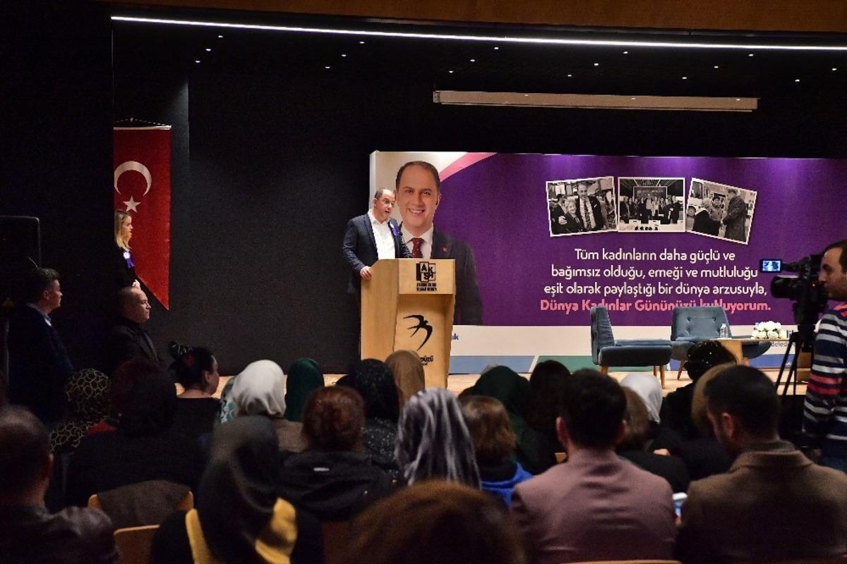 Beylikd&uuml;z&uuml;&rsquo;nde 350 yetişkin ağa&ccedil; eşitlik ve &ouml;zg&uuml;rl&uuml;k i&ccedil;in dikildi