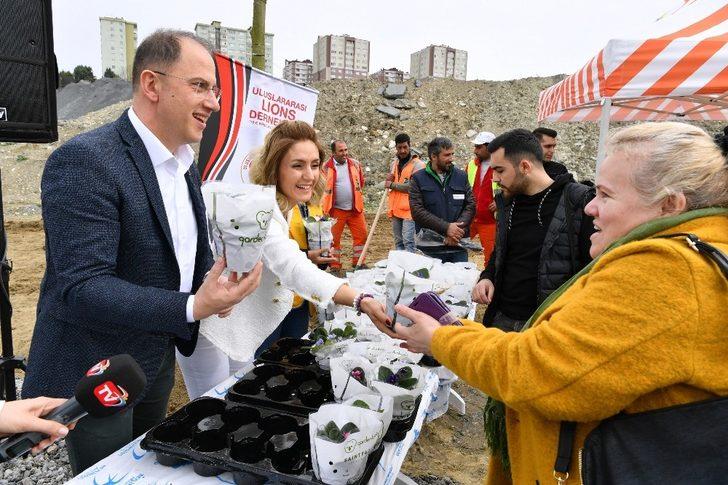 Beylikdüzü’nde 350 yetişkin ağaç eşitlik ve özgürlük için dikildi G3