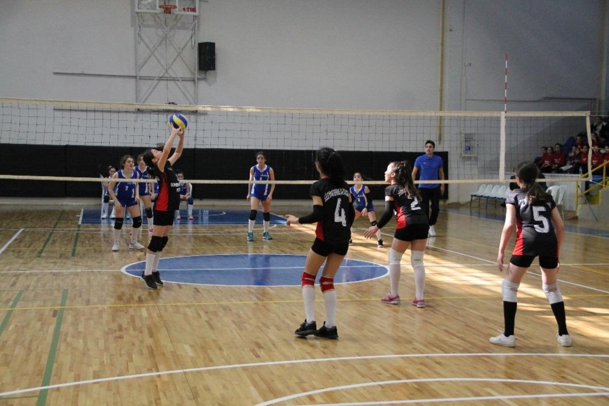 Yarı final voleybol ma&ccedil;ları sona erdi