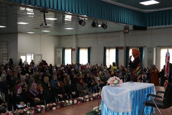 Simav’da ‘Bağırmayan anneler’ konferansı G3