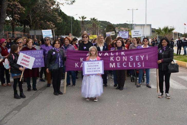 Ayvalıklı kadınlardan “sessiz çığlık” yürüyüşü G2
