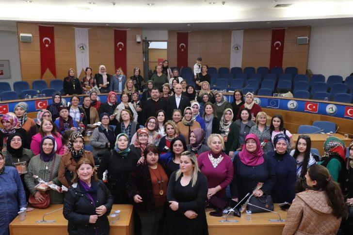 Dr. Özlü, kadınların günlerini hediyeler ile kutladı G4