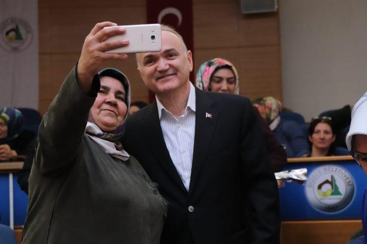 Dr. Özlü, kadınların günlerini hediyeler ile kutladı G5