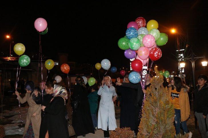 Öldürülen 474 kadının anısına ışıklı balon uçuruldu G4