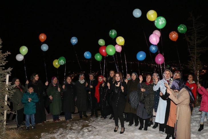 Öldürülen 474 kadının anısına ışıklı balon uçuruldu G5