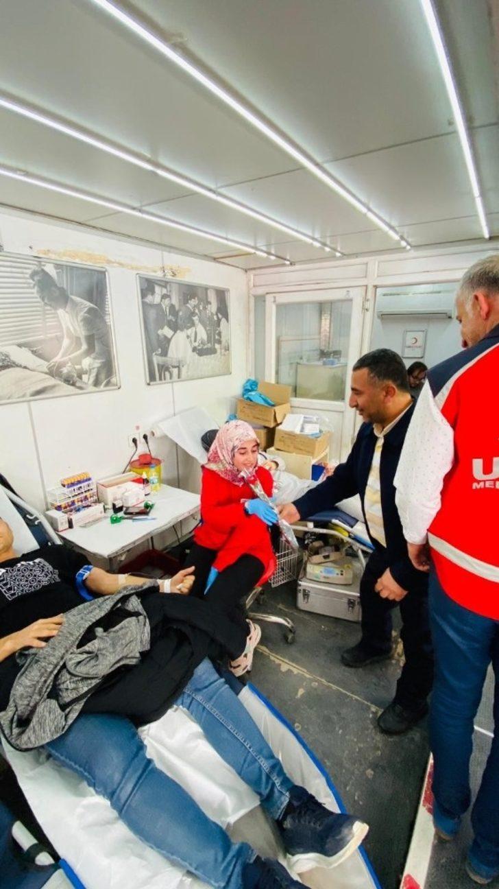 Sağlık Sen’den Kızılay kan bağış aracına ziyaret G1