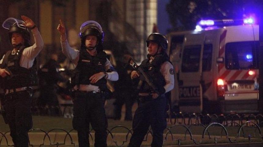 Fransa'da camiye giren saldırgan kurşun yağdırdı