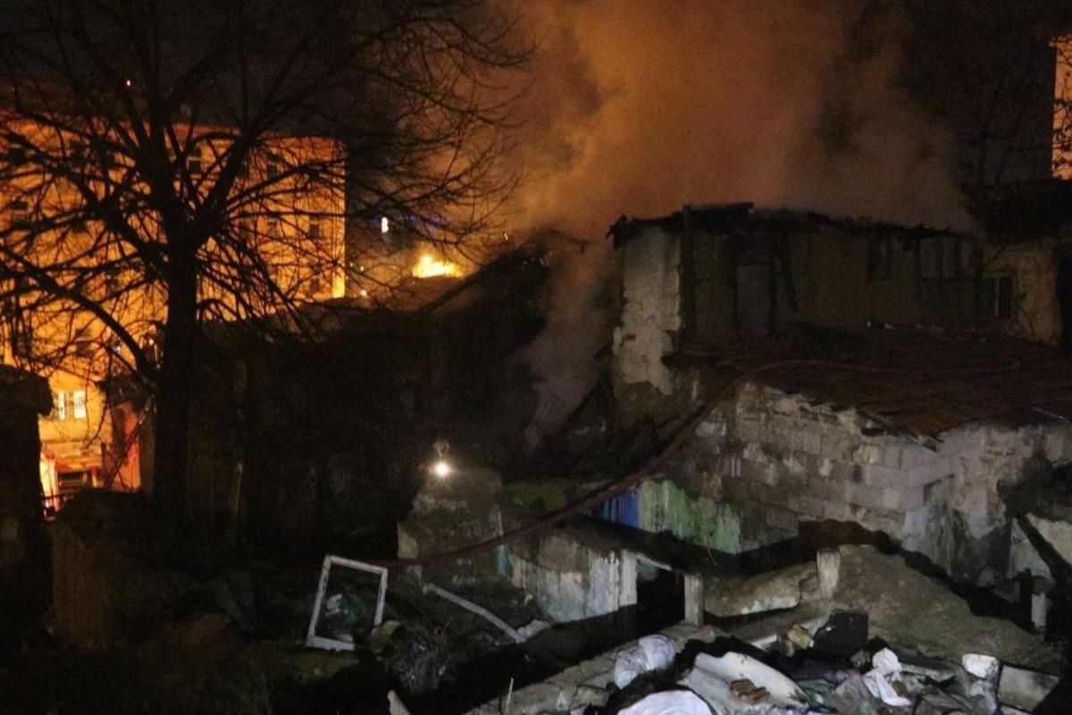 Başkent&rsquo;te gecekondu yangını