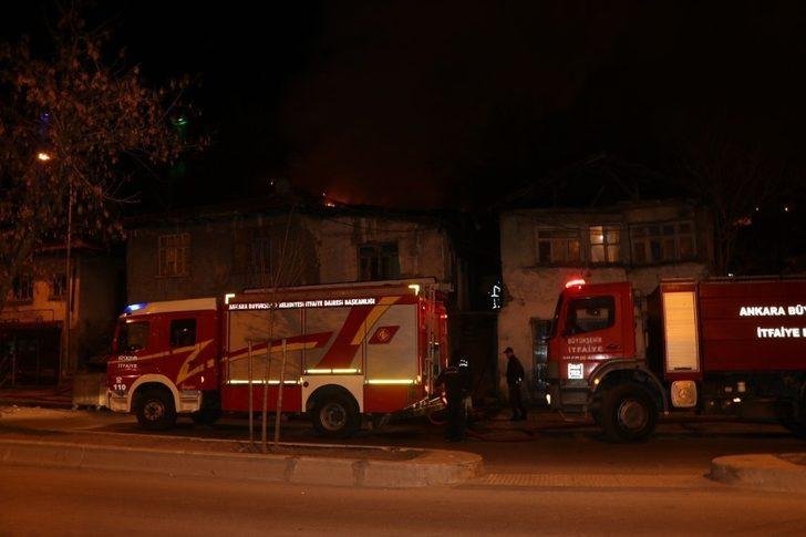 Başkent’te gecekondu yangını G2