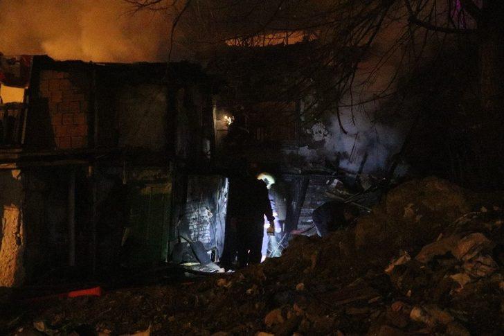 Başkent’te gecekondu yangını G3