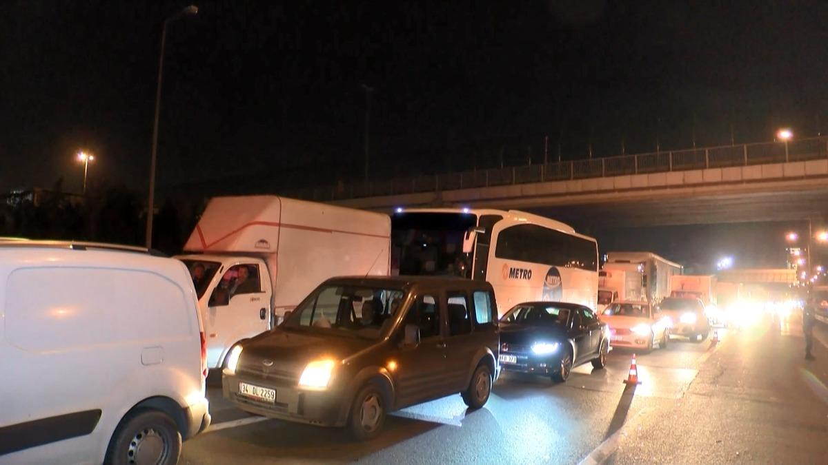 TEM'de sabah trafiğini kilitleyen kaza!