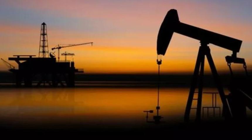 Petrolde tarihi d&uuml;ş&uuml;ş (Petrol fiyatı y&uuml;zde 30'dan fazla d&uuml;şt&uuml;)