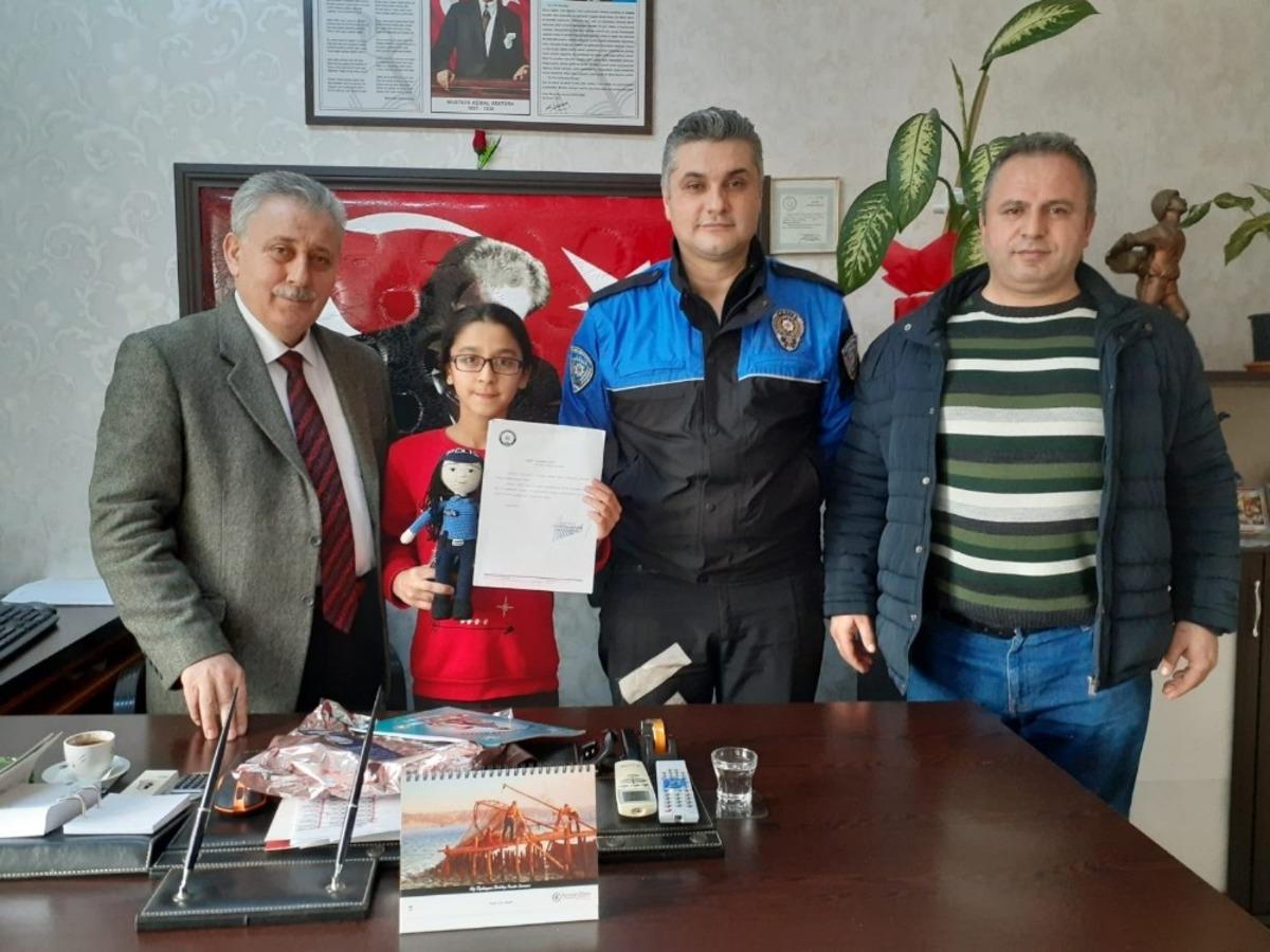 Zafer Aktaş&rsquo;a Samsunla &ouml;ğrenciden anlamlı tebrik