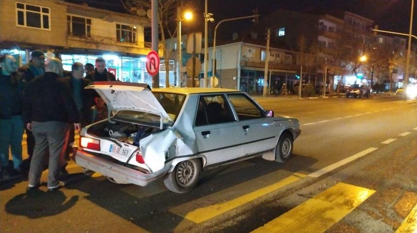 Kırmızı ışıkta &ccedil;arpıp ka&ccedil;tı