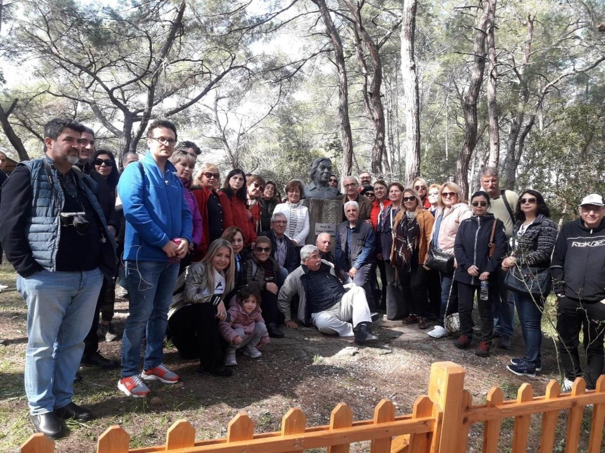 D&uuml;nya Kadınlar G&uuml;n&uuml;&rsquo;nde Halet &Ccedil;ambel&rsquo;e saygı duruşu