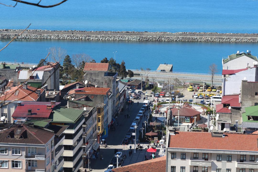 Rize'nin &Ccedil;ayeli il&ccedil;esinde arsa fiyatları İstanbul Boğazı ile yarışıyor