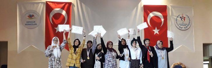 Siverekli öğrenciler tiyatro yarışmasında il birincisi oldu G3