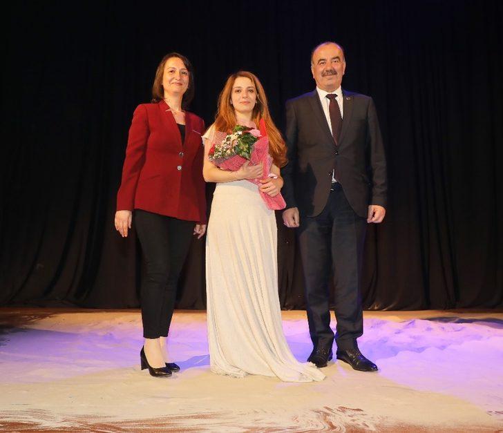 Ayşenur Arslan ve Ayşe Sucu Mudanyalı kadınlarla buluştu G1