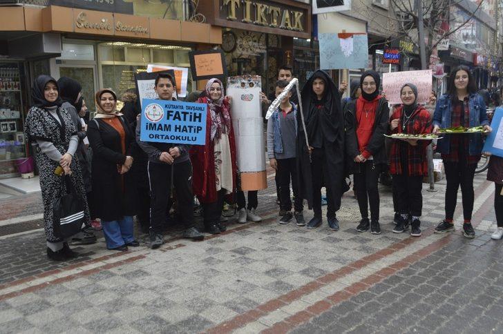 Tavşanlı’da öğrenciler sokakta sigaranın zararlarını anlattı G2