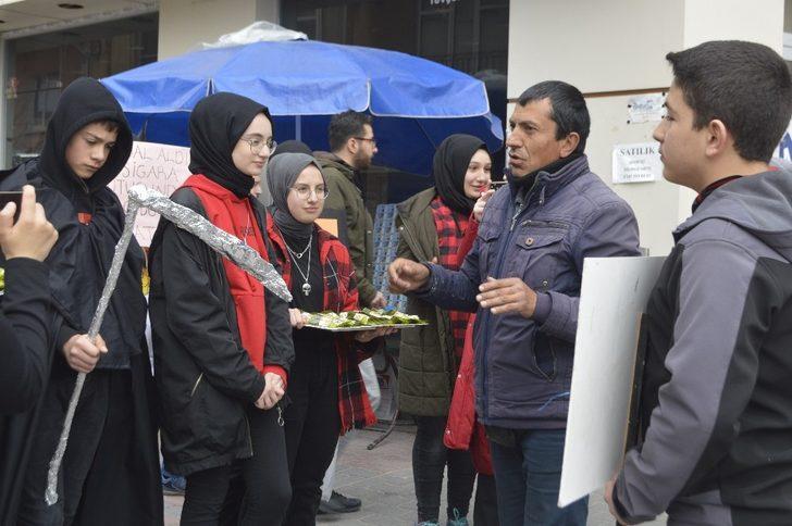 Tavşanlı’da öğrenciler sokakta sigaranın zararlarını anlattı G3