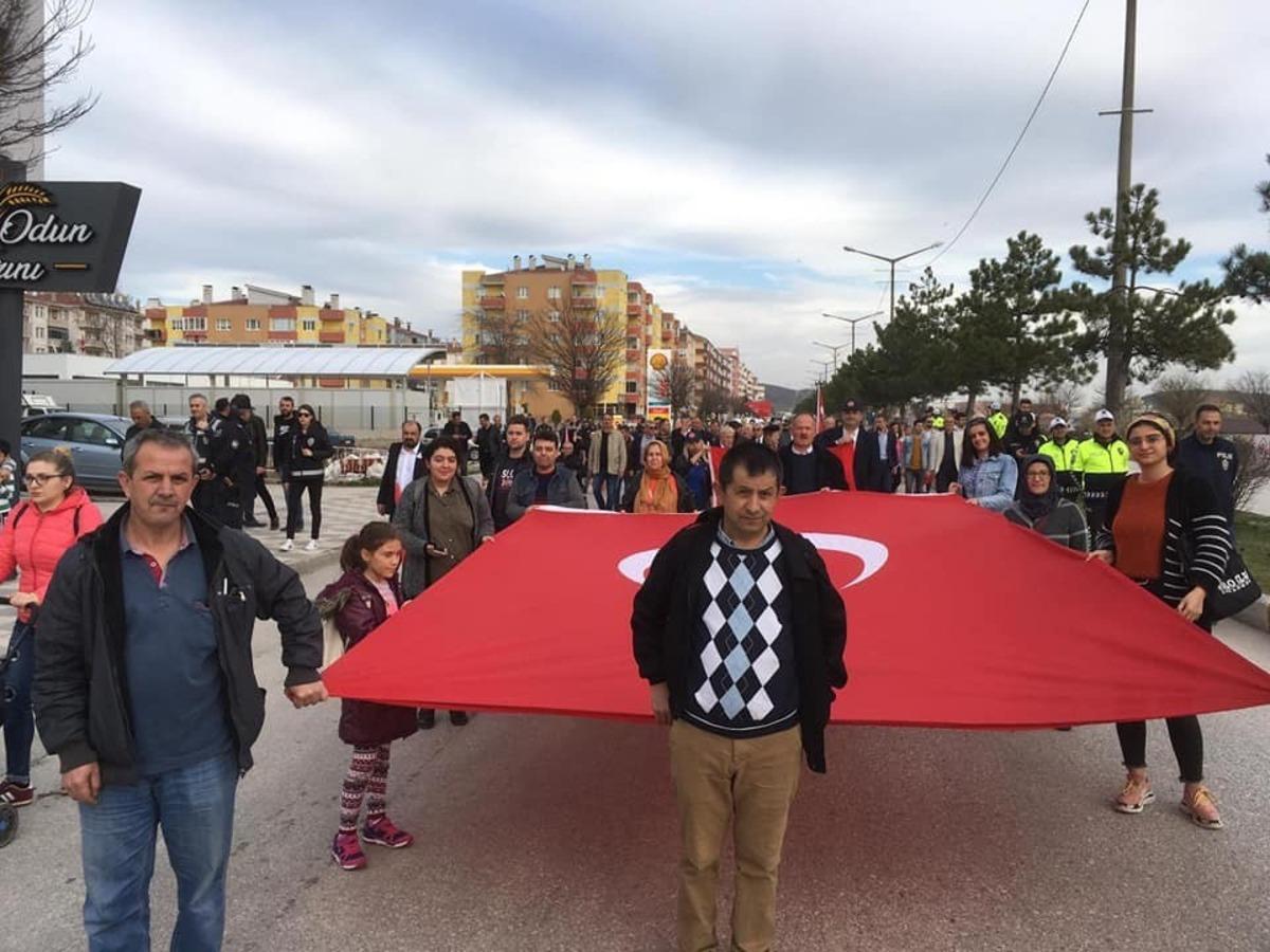 Boz&uuml;y&uuml;k şehitler i&ccedil;in y&uuml;r&uuml;d&uuml;