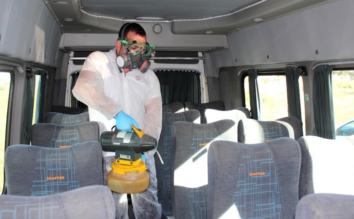 Okul servisleri koronavir&uuml;se karşı dezenfekte ediliyor