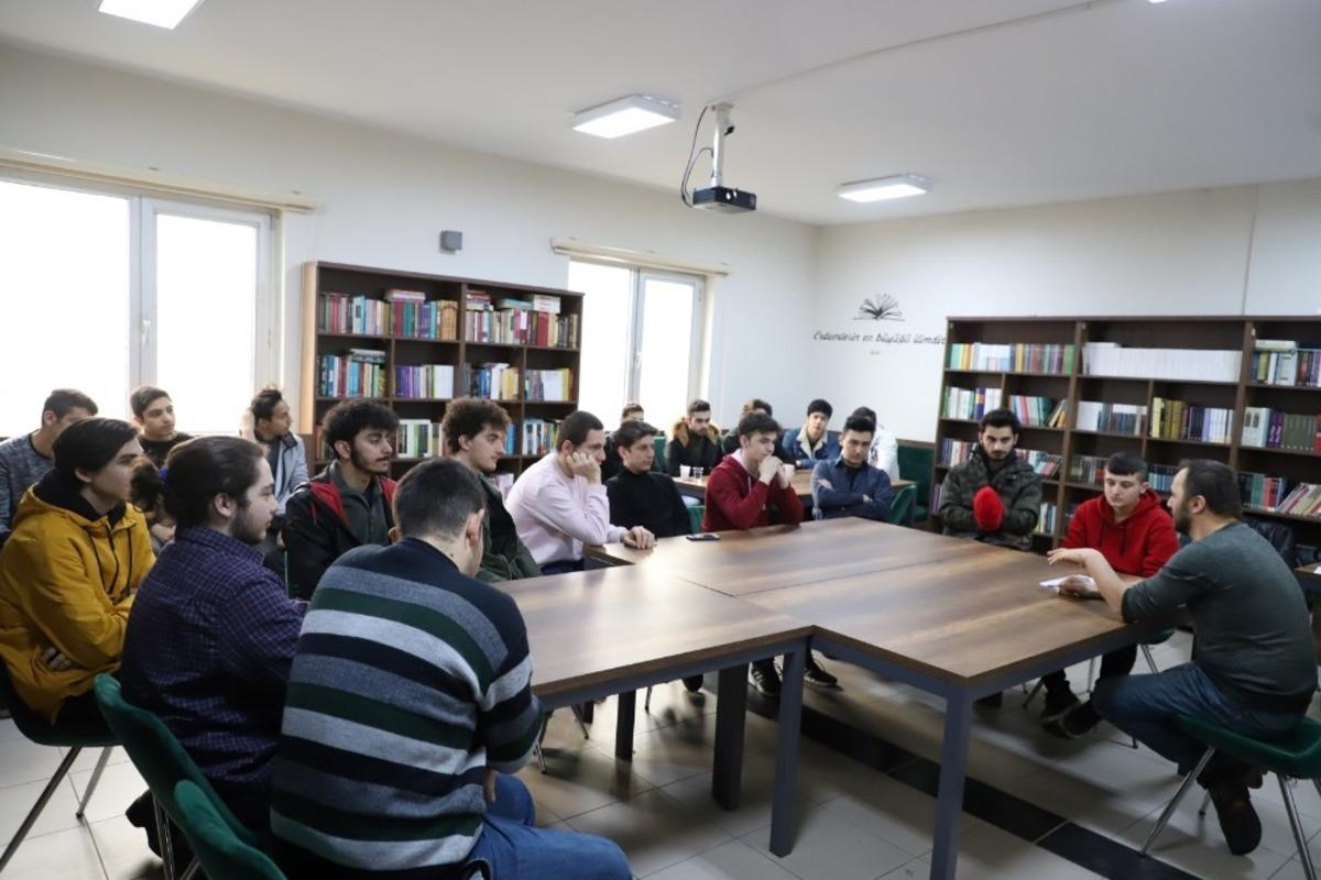 Akademi derslerine muhabbet molası