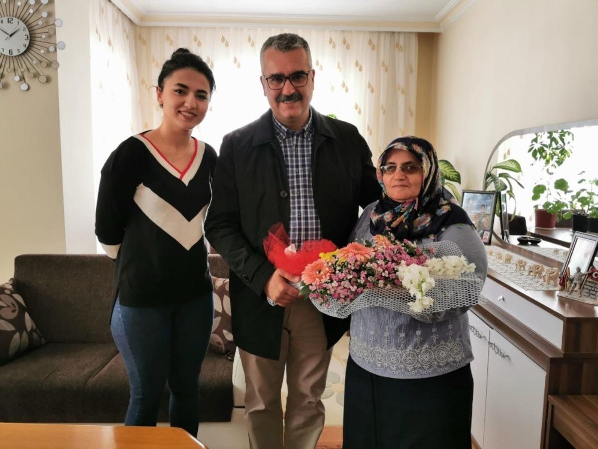 AK Parti&rsquo;den şehit annelerine ziyaret