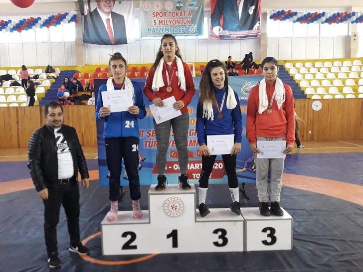 Kepezli güreşçilerin sırtı yere gelmiyor G1