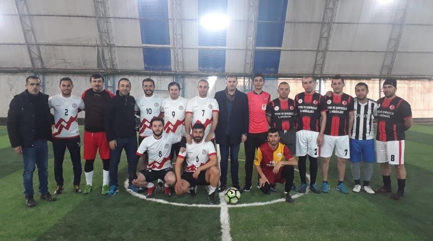 Hakkari&rsquo;de kurumlar arası halı saha futbol turnuvası