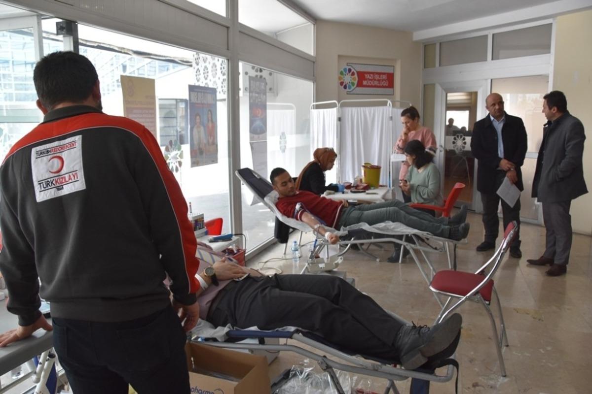 Kocasinan Belediyesi personelinden Kızılay&rsquo;a kan bağışı